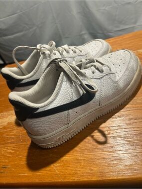 Nike Air Force 1 Low Classic White/Black Streetwear Sneakers US 2.5 Youth